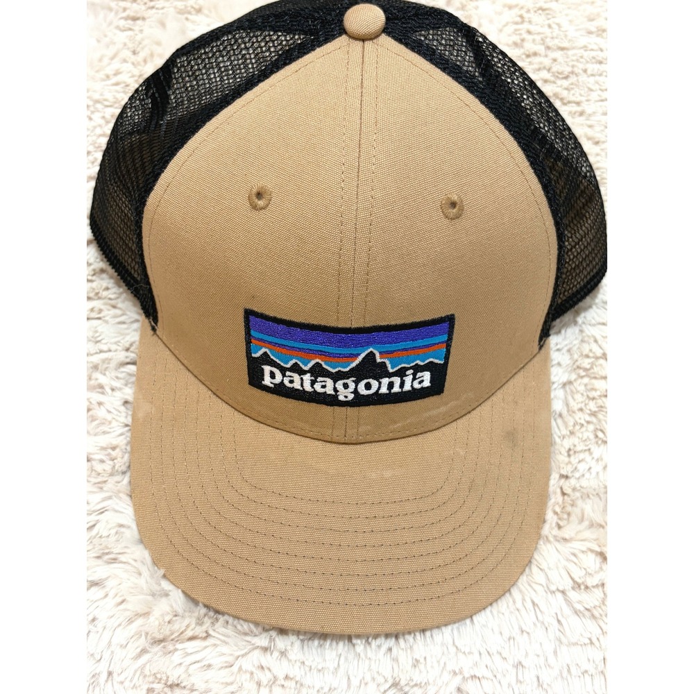 Patagonia P-6 Logo Trucker Hat Tan Black Mesh Back Snapback Gorpcore Cap Unisex